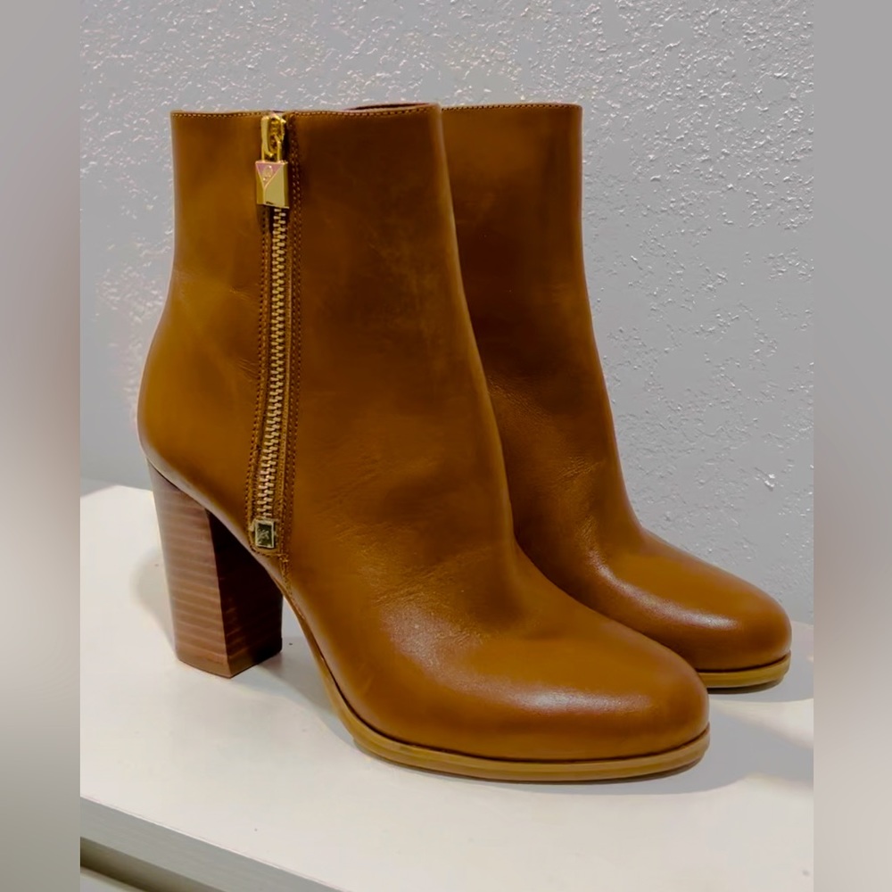 NEW Michael Kors boots, size 6 M. Brown